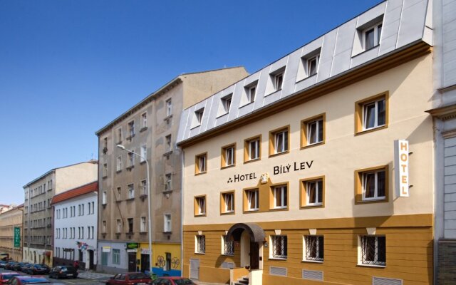 Hotel White Lion вид на фасад
