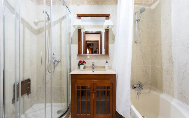 HomeLike Spacious Classic Design