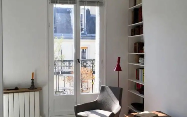 Modern Studio In Paris With Balcony