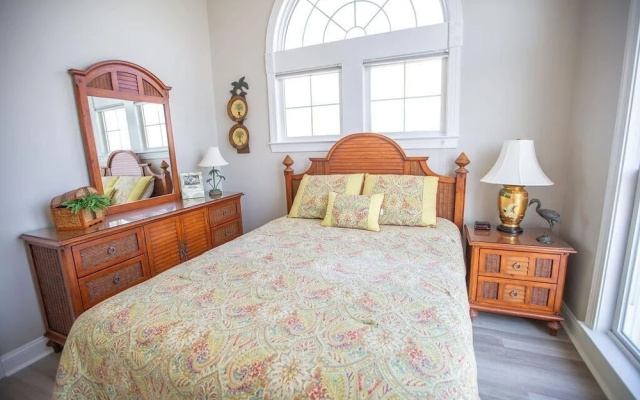 Paw-paw's Place 6 Bedroom Home by RedAwning