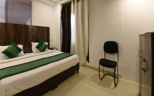 OYO Flagship 18618 Ocean Blue Residency