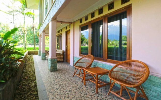 Villa Aries Biru
