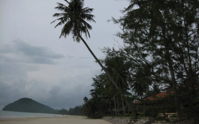 Clean Wave Resort