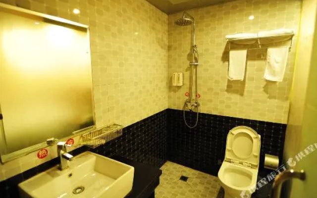 Pai Hotel (Guiyang Dashandong Yunfeng Road Subway Station)
