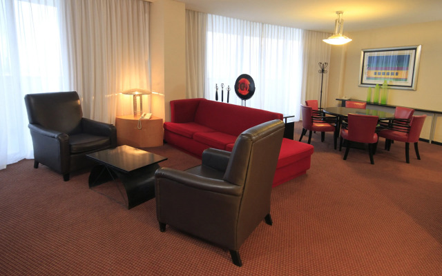Holiday Inn Monterrey - Parque Fundidora by IHG