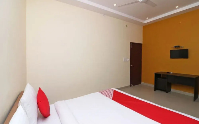 OYO Flagship 27925 Kotra House Gomtinagar