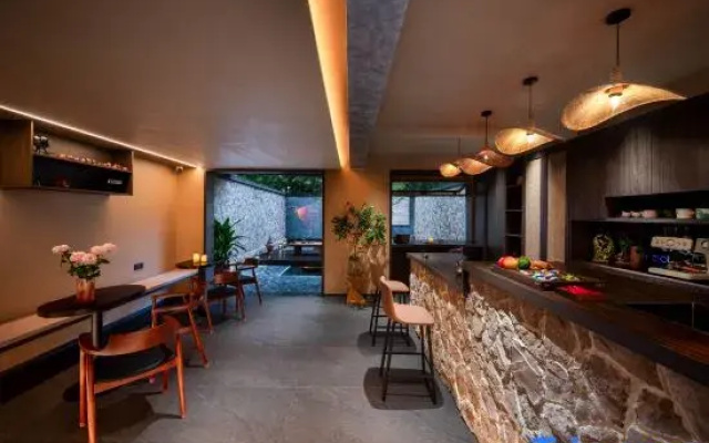 Hua Zhu · Stylist Art Accommodation