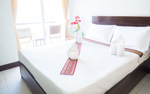 Отель Patong Moon Inn Guesthouse комната для гостей
