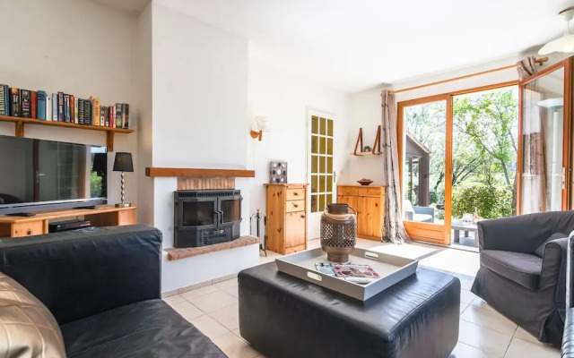 Huge Villa in Montbrun-des-corbières With Swimming Pool