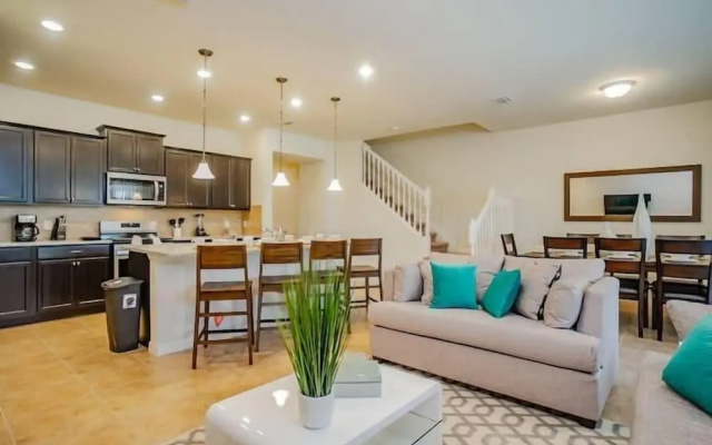 4606 TD - 5BR Townhome Marvel: Private Pool