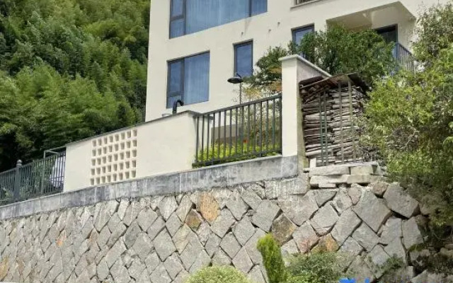 Tonglu Yishijian Homestay (Huxiao Gorge Rafting)