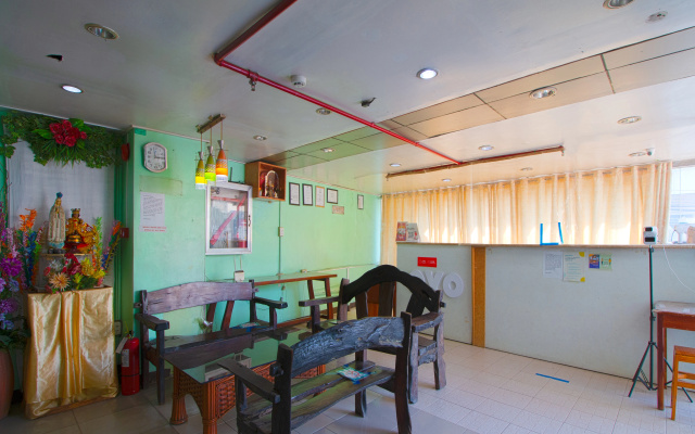 OYO 677 Roseate Pensione (Vaccinated Staff)