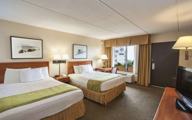 Edgewater Hotel & Waterpark