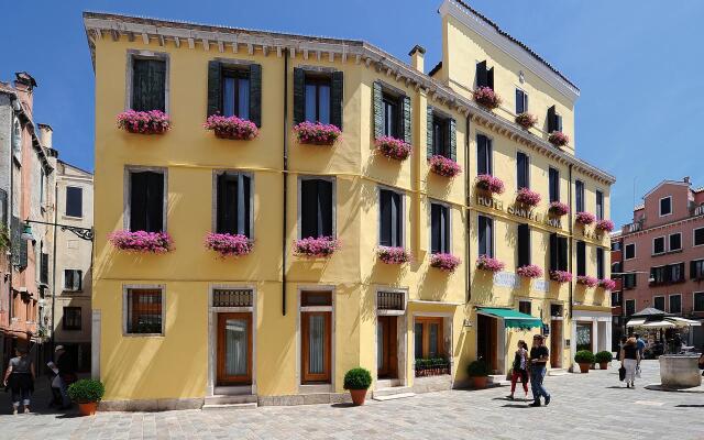 Hotel Santa Marina вид на фасад