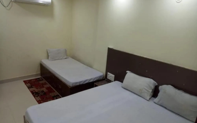 Goroomgo swastik Guest House Varanasi