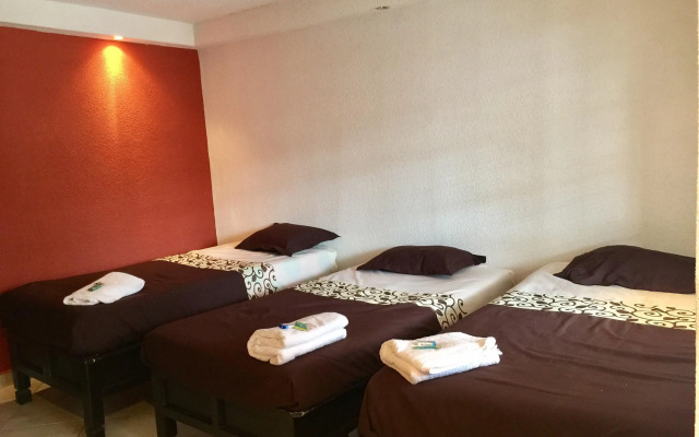 Hotel & Suites Cerro Rojo
