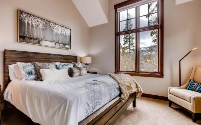 Snowy Point Chalet