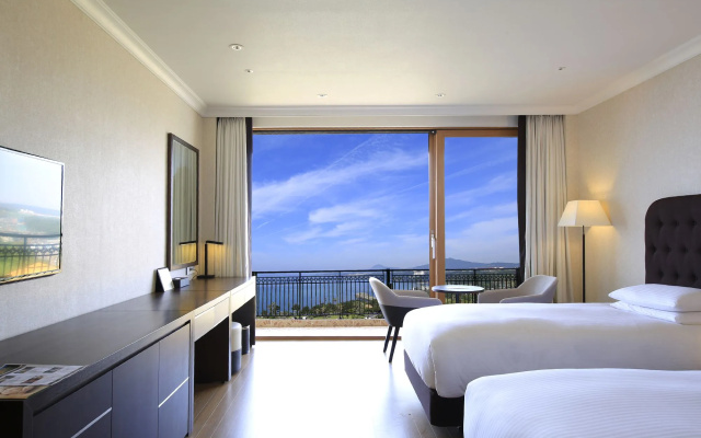 Booyoung Hotel & Resort