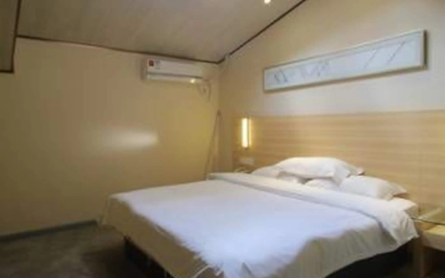 Super 8 Hotel