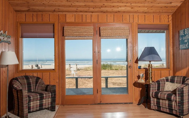 Pacific Rest 3 Br home by RedAwning