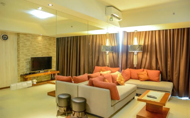 Cozy Pool View Kemang Village Residence Apartment with Direct Access To Mall