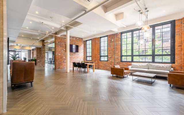 2BR 2 STOREY LOFT. Free Parking.Gym