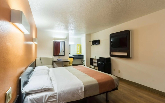 Motel 6 Crawfordsville, IN