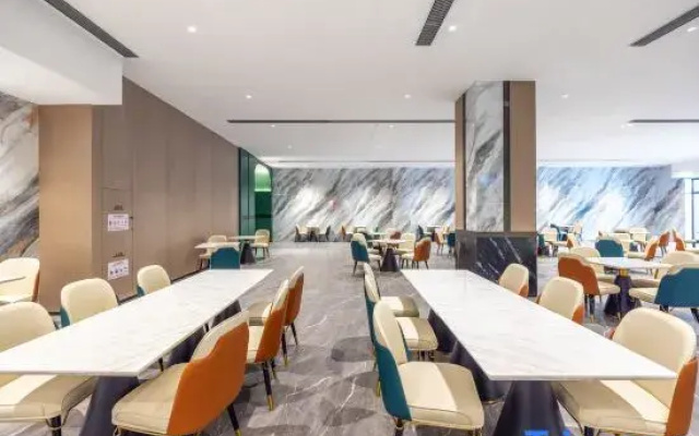 Wingate • Wyndham Grand Riverside Hotel (Gongbei Port Plaza Huafa Shangdu Branch)