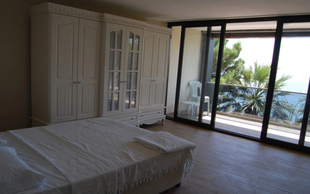 Yat Otel Aqua
