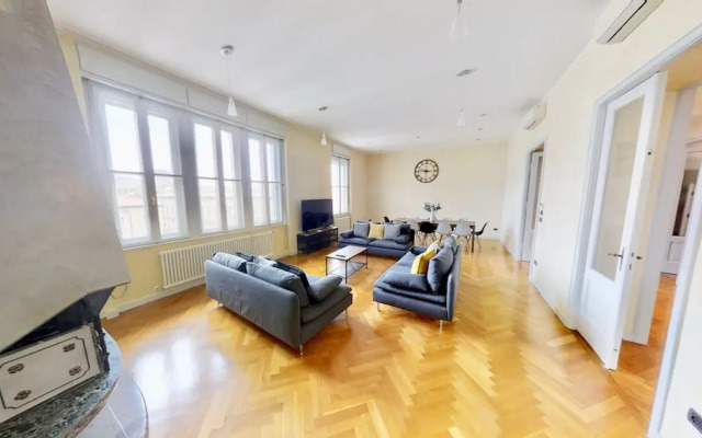 Triestevillas A/C Huge Central & Brand New - 5BR