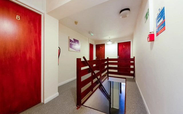 OYO Honeycroft Lodge, Uxbridge