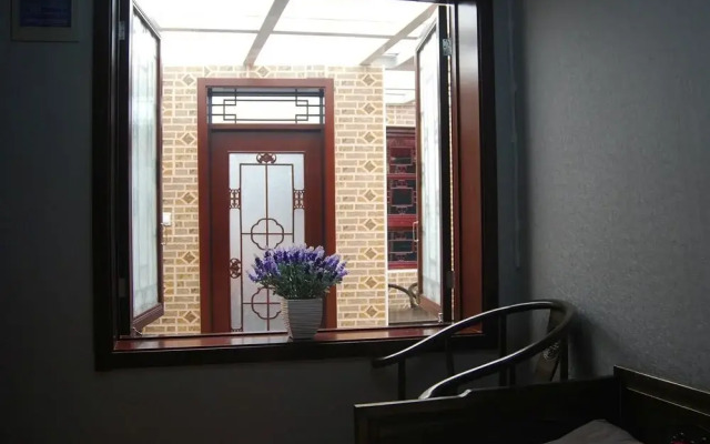 Classic Courtyard