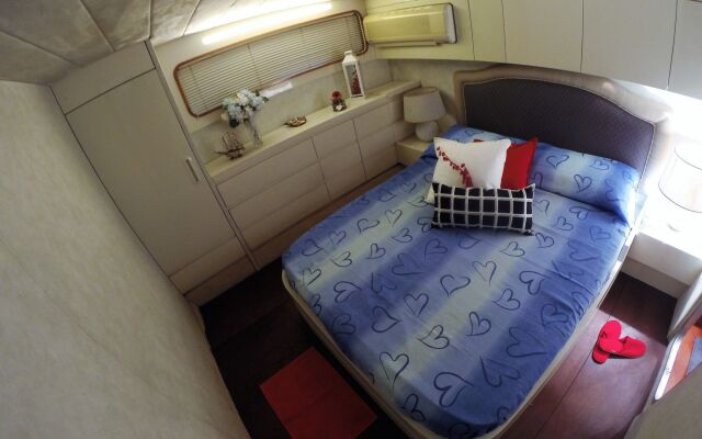 Отель Yacht Suite Amalfi комната для гостей