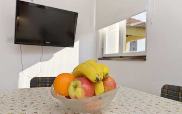 Apartment Ive - with sea view: A2 Tisno, Island Murter
