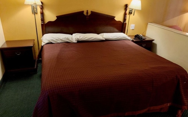 Deluxe Inn & Suites