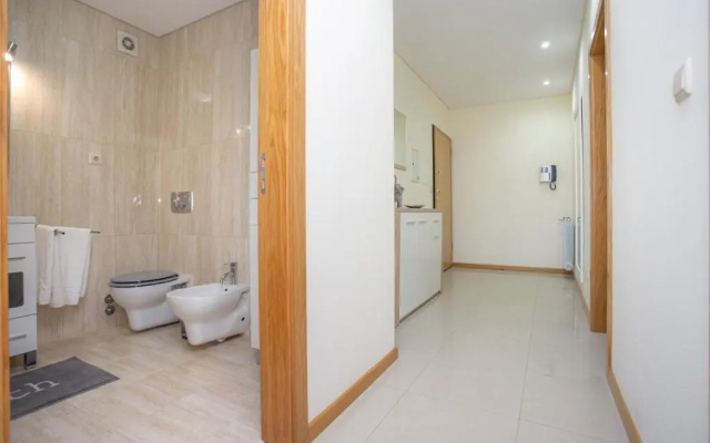 Buarcos Sunset Apartment by Rent4All