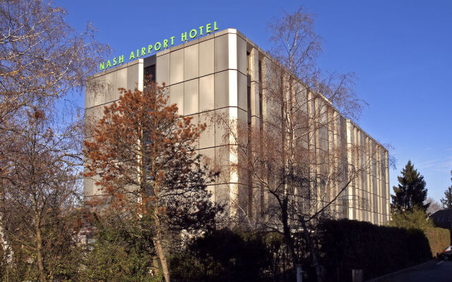 Отель Nash Airport Hotel Швейцария, Куантрен - 2 отзыва об отеле, цены и фото номеров - забронировать отель Nash Airport Hotel онлайн вид на фасад