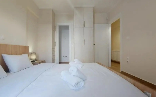 A modern renovated maisonette Nikaia