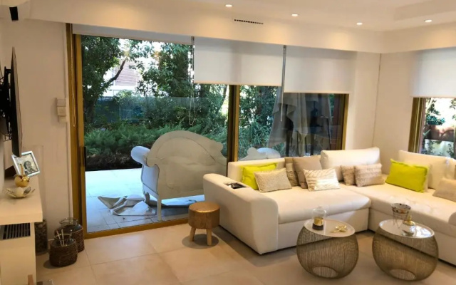 Luxe apartment center 6pers 300m2 privare garden