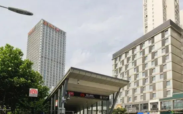 Q8 Hotel