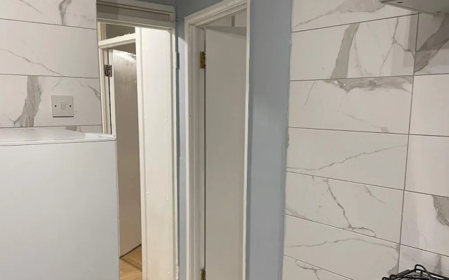 Walk to Lcy Airport/ Excel /dlr 1Br Flat