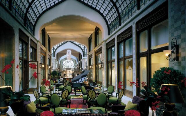 Отель Four Seasons Gresham Palace вид на фасад