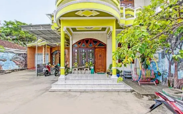 SPOT ON 92188 Ndalem Eyang Guesthouse Syariah
