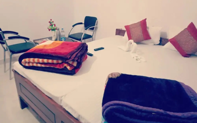Hotel Anand Lok