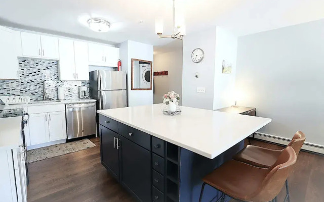 Sun Sung Cozy Condo A Stylish Escape for 4!