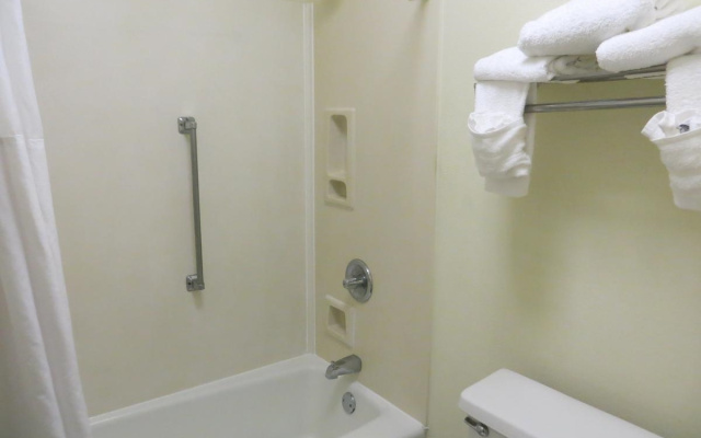 Baymont Inn and Suites - Florence