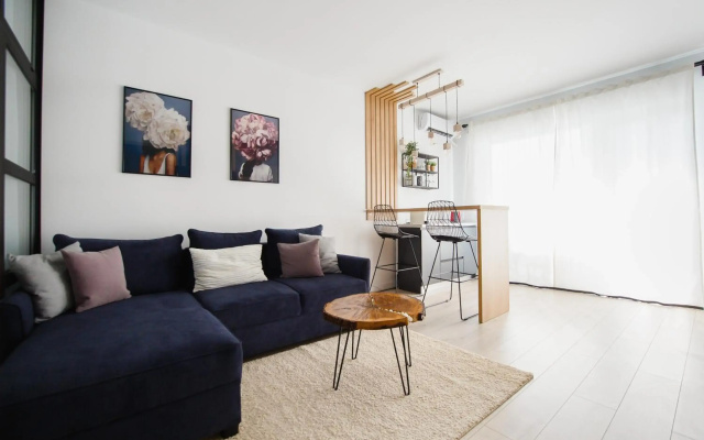 Monochrome Style Central Apartment
