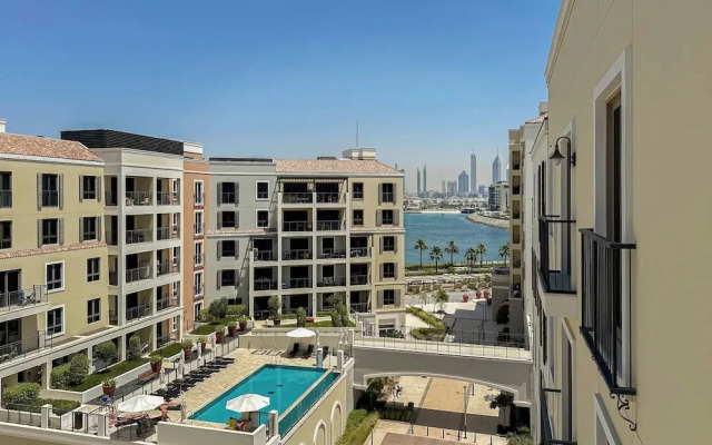 HiGuests - La Rive Classy 2BR & Balcony