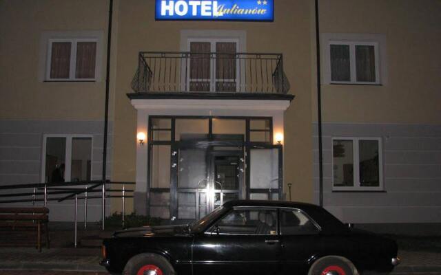 Hotel Julianów Варшава вид на фасад