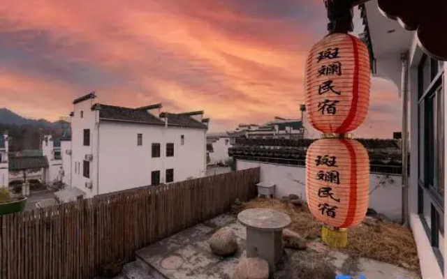 Xidi Banlan Homestay(Xidi Ancient Village Scenic Area Store)